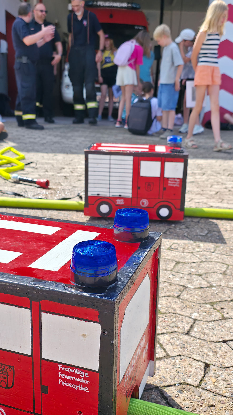 Spielerisch lernten die teilnehmenden Kinder die Arbeit der Rettungskräfte kennen. Fotos: Jens Kotte