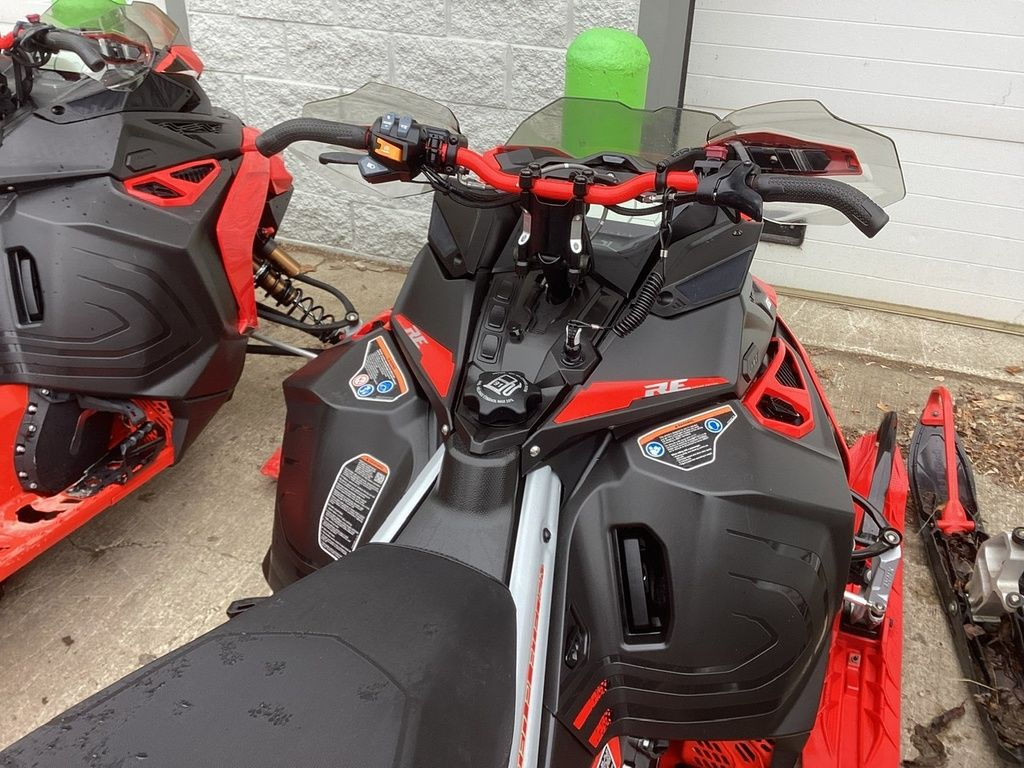 Pre-Owned 2022 Lynx Rave RE Snowmobile