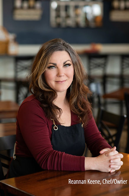 Izzys_Comfort_Kitchen-2386 (2)_edited.jp