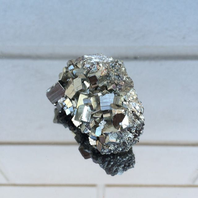 Thumbnail: Pyrite cluster