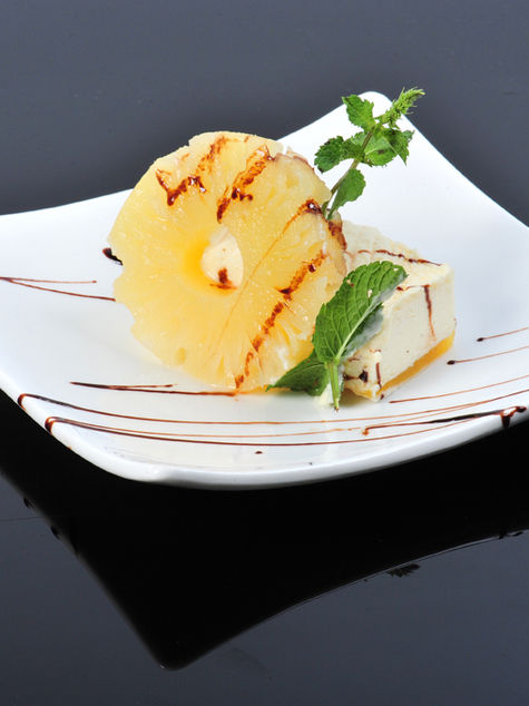 Step by Step Guide How to Cut Pineapple Rings, Spears or Chunks