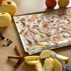 Recette anti gaspi : chips d'épluchures de pommes