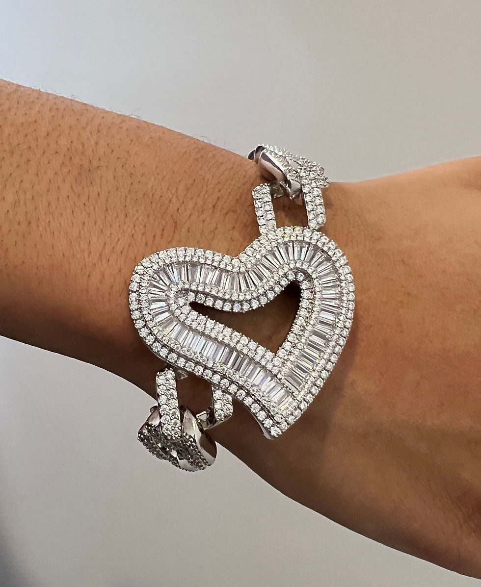 Thumbnail: Baguette Heart Miami Cuban Bracelet 