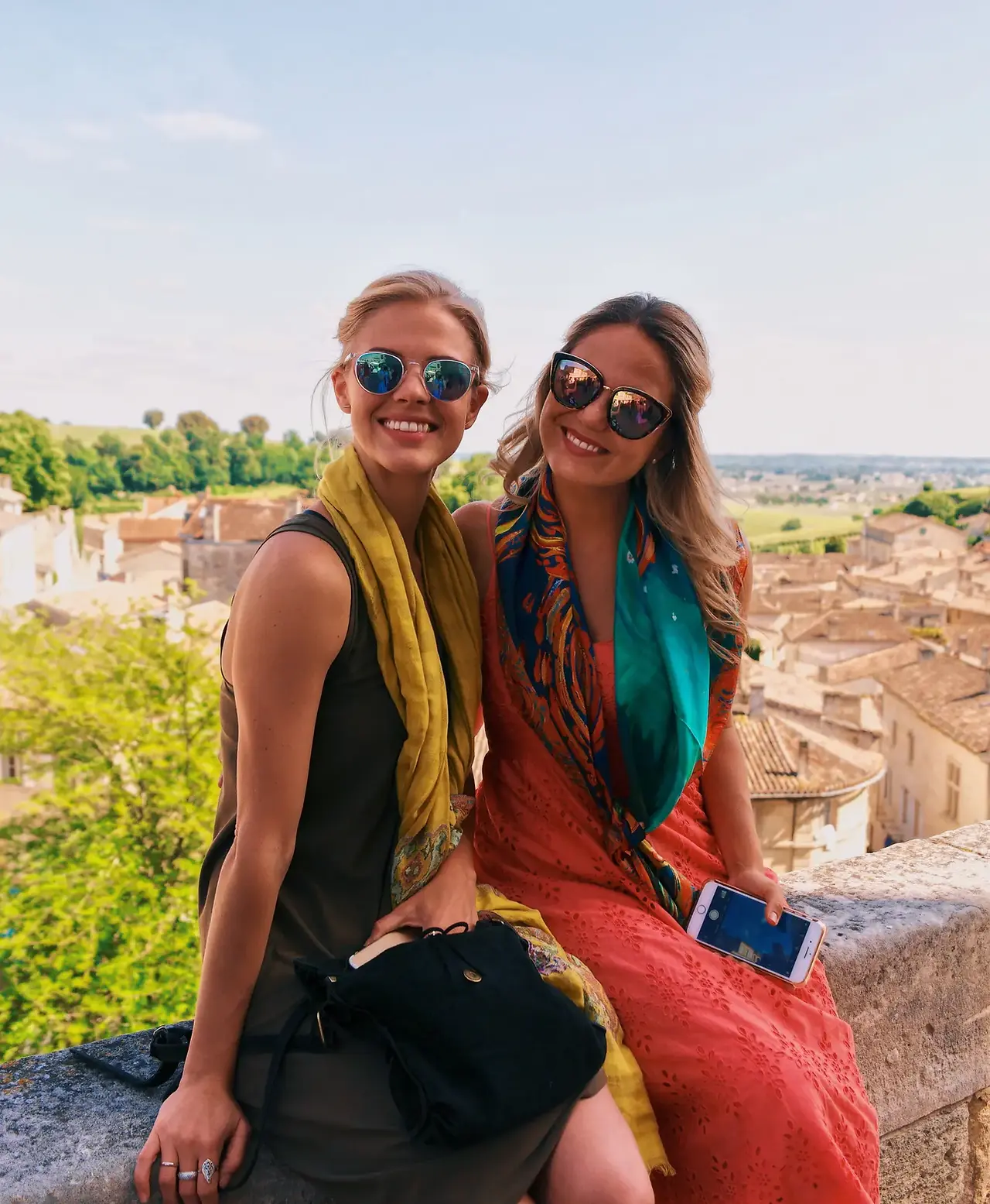 Two FTLO trip friends overlooking the Saint-Émilion vineyards