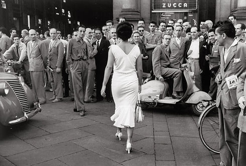 DE-BIASI-The-Italians-turn-around-Milan-1954.jpeg