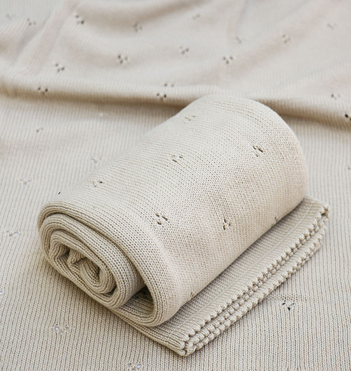 Thumbnail: Finley fox blanket - knitted