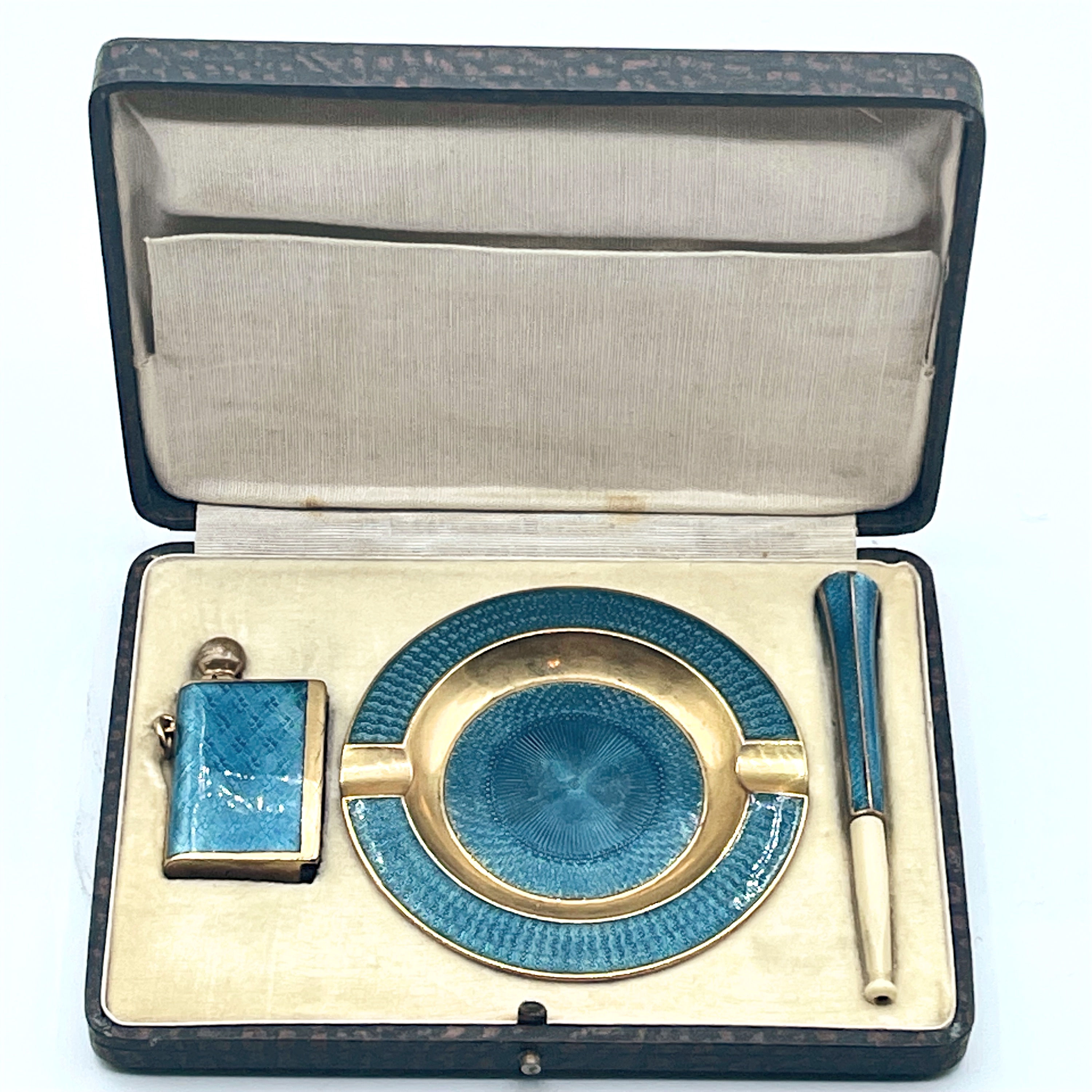 Nécessaire de fumeur Art-Déco, émaillé guilloché bleu.