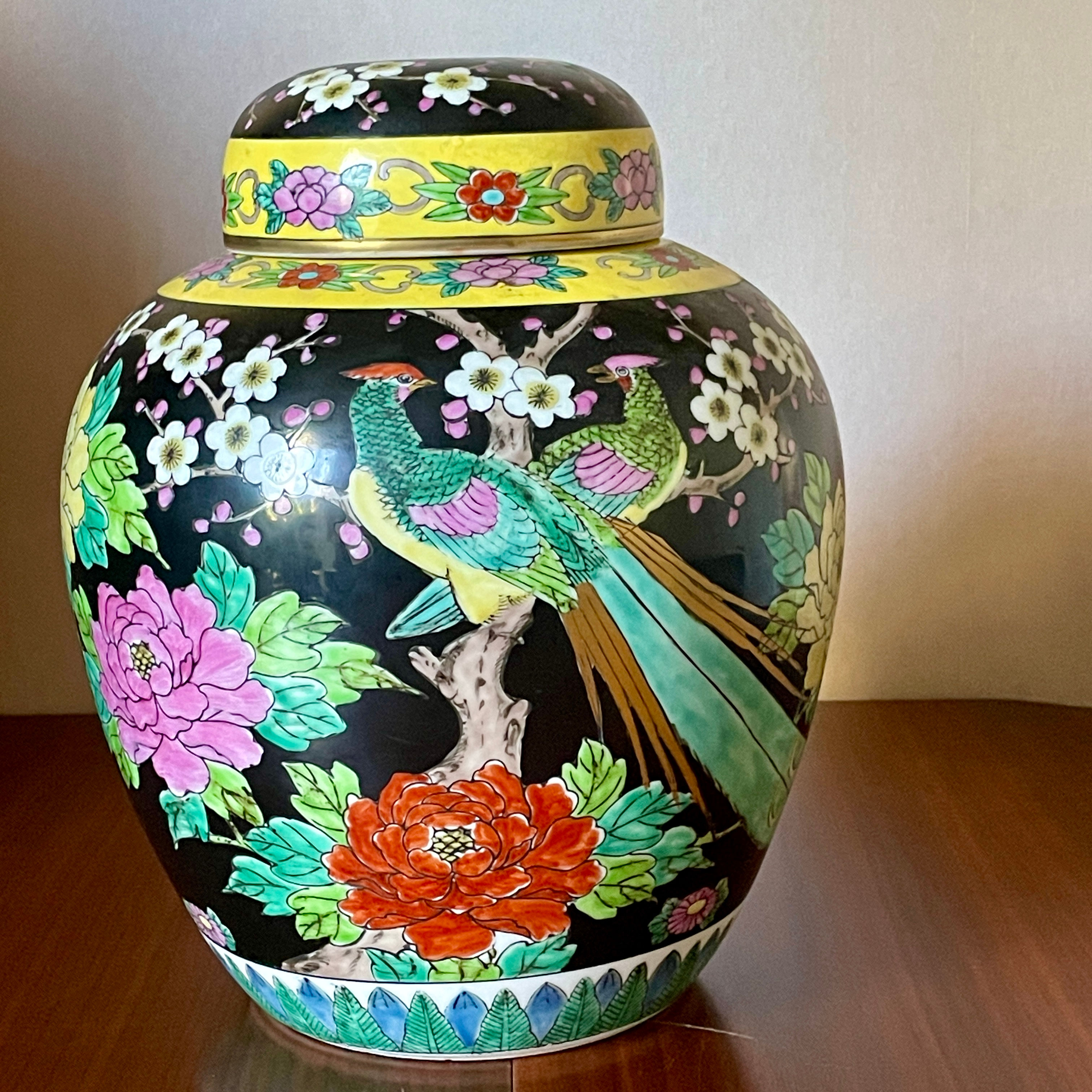 Gros pot, vase en céramique Japonaise 19 ème siècle.