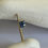 Miniature : Bouton de plastron, Art-Déco Cartier or jaune 18 k et saphirs.