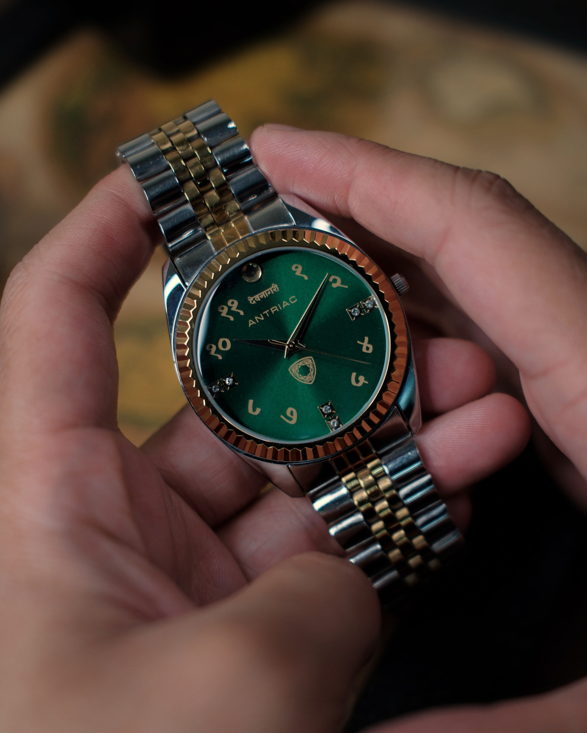 Monarch - Devanagari : Luxury Green