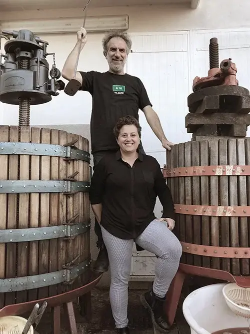 Antonio-e-Daniela-in-cantina.webp
