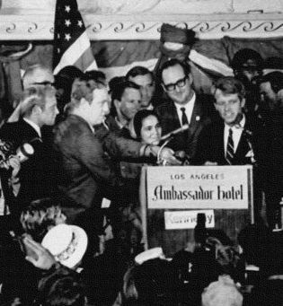 Best Podcast to Listen to While Traveling