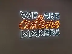 Letreiro neon corporativo motivacional em Curitiba