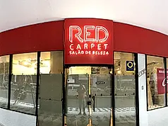 Fachada de loja comercial em ACM vermelho em Curitiba