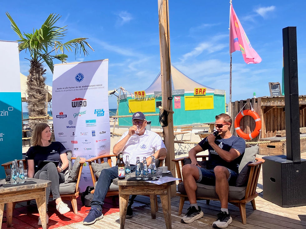 VBRS-Geschäftsführer Reno Tiede (rechts) warb am 30. Juni 2026 auf der Eröffnungs-Pressekonferenz der 88. Warnemünder Woche für die IDM im Rollstuhlfechten: „Wir wollen den Sport für Menschen mit Behinderung sichtbar machen, vor allem auch die Leistungsfähigkeit von Menschen mit Behinderung zeigen, und der Sport ist ein ganz besonderer Schlüssel dazu.“ Foto: Peter Richter