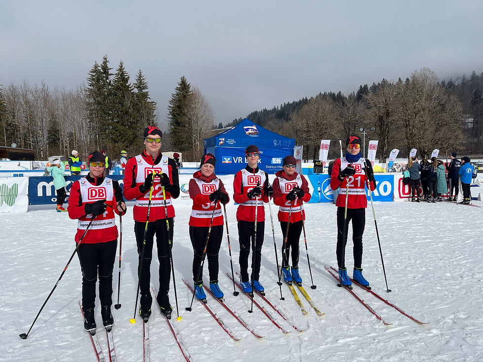Die Ludwigsluster Leichtathletik-Talente haben es auch im Skilanglauf drauf! Hier alle Sechs am 19. Februar 2025 am Rande des Staffelwettbewerbs bei Jugend trainiert für Paralympics in Nesselwang. Foto: Andreas Peter
