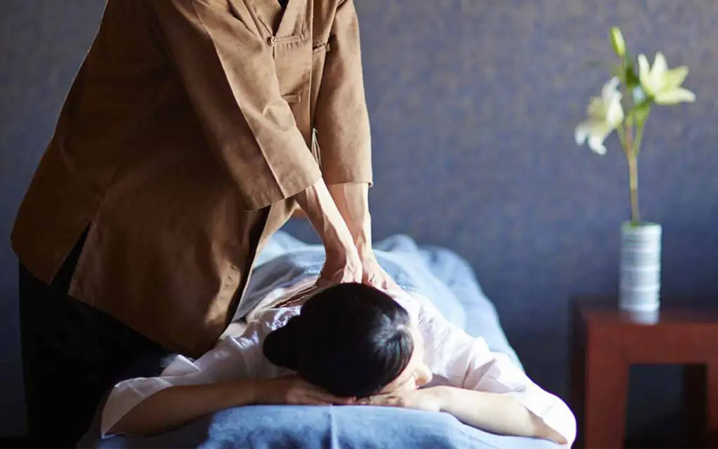 massagecafesiesta-shiatsu-1024x640.webp