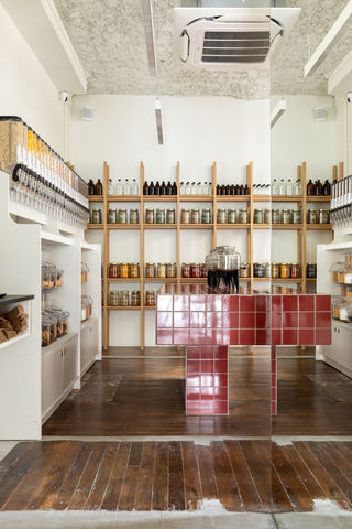 Rénovation d'un local commercial de type épicerie vrac (Paris 18ème arrondissement)