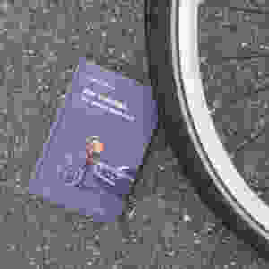 MINT & MALVE Buchtipp: Der Velodieb, der unters Auto kam, Simon Libsig, Librium, 2018