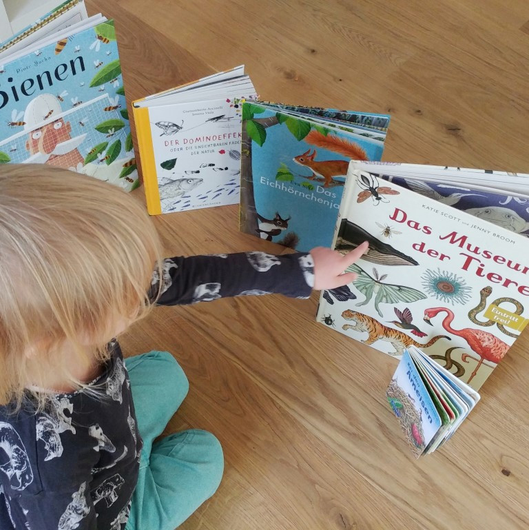 Kinderbücher, Natur, Tiere, Bienen, Ameisen, Eichhörnchen, Dominoeffekt, Museum
