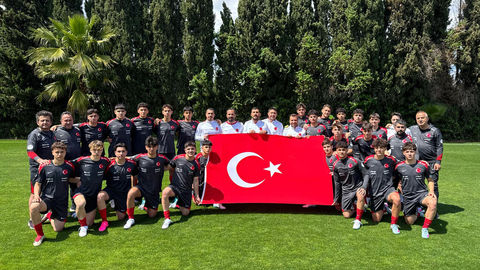 U16 Milli Takımımız, 23 Nisan'ı İspanya'da Türk Bayrağı ile Kutladı