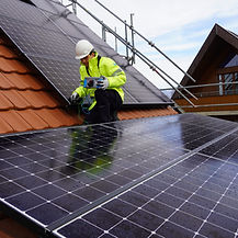 Solar Dach mit Arbeiter