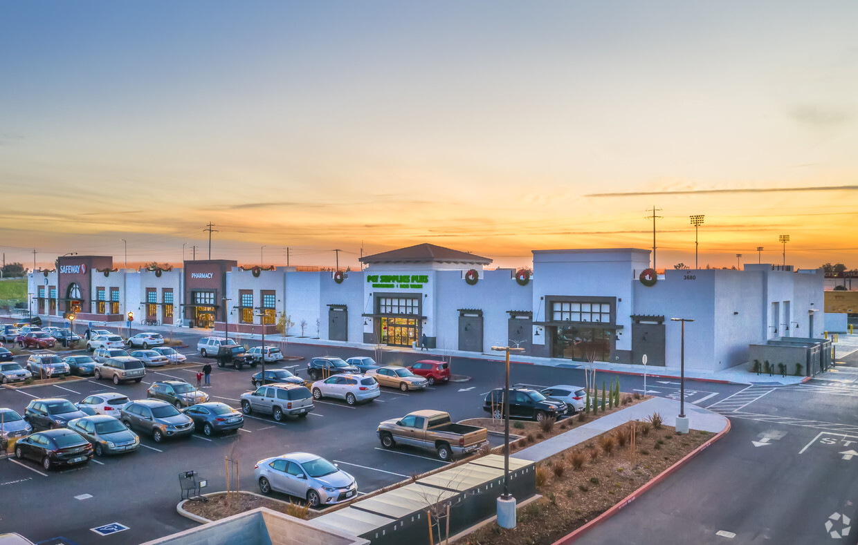 1st_project Crocker Village petrovichdevelopment