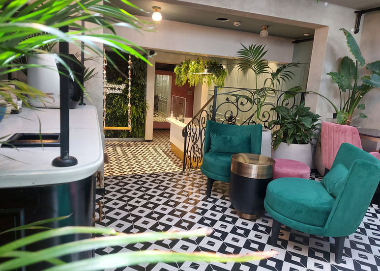 עיצוב צמחייה וגינון פנים, גינון במצע מנותק, תכנון צמחייה ופיתוח גינון במלון דיזינגוף גארדן בתל אביב