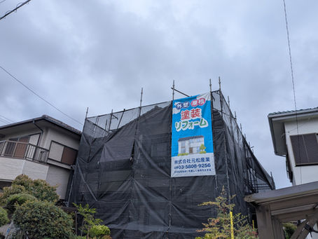 外部改修工事してます。
