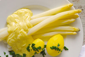 Der Winter geht, der Spargel steht!