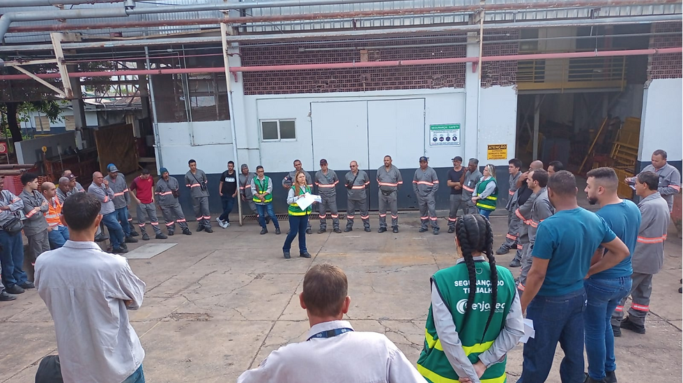 Segurança durante parada de manutenção industrial