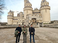 Photo devant le château de Pierrefonds