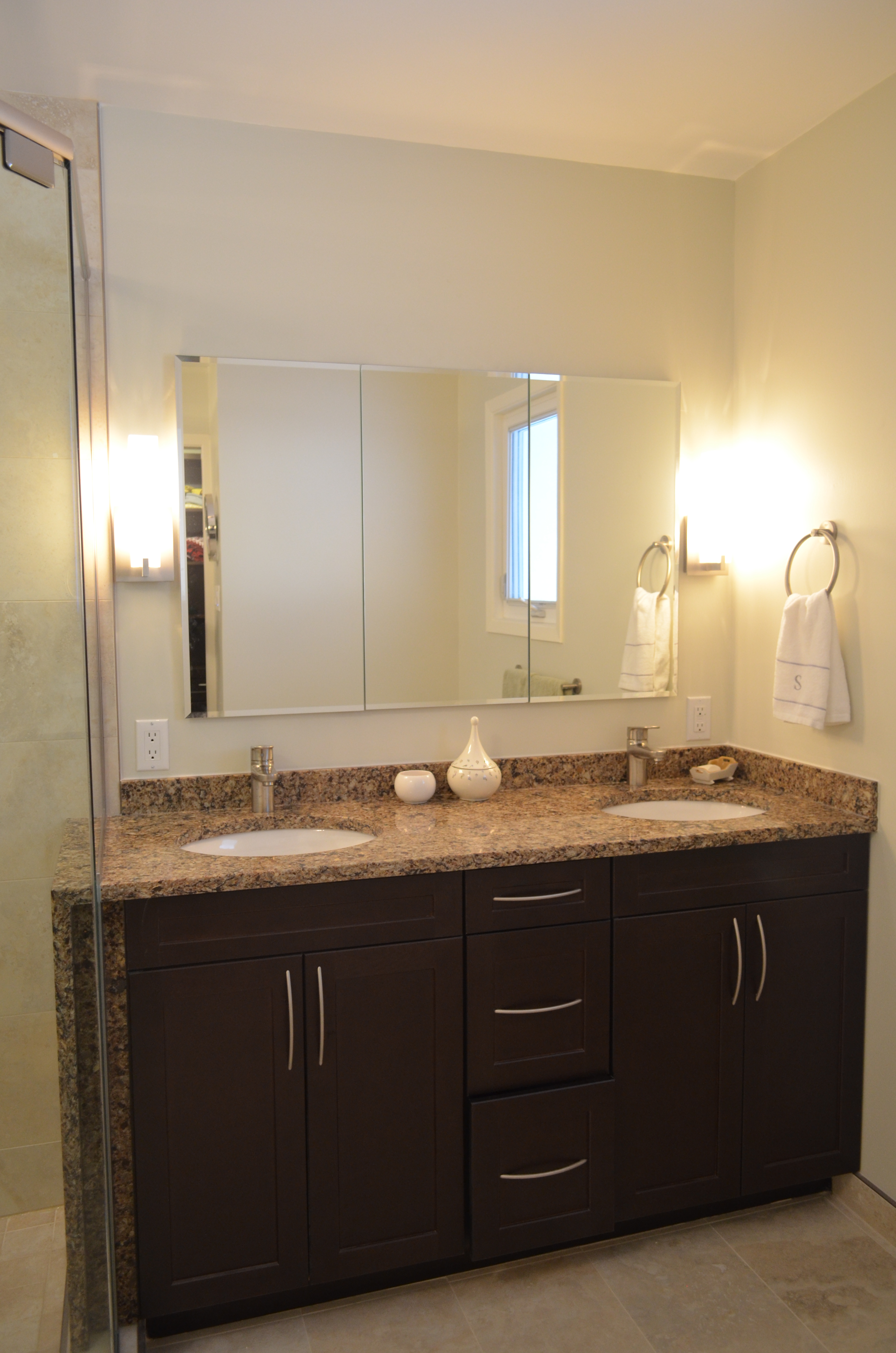 Vanity lighting, oval sinks