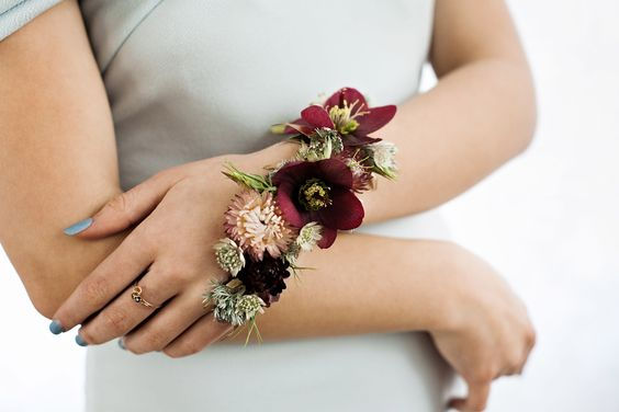 Thumbnail: Corsage