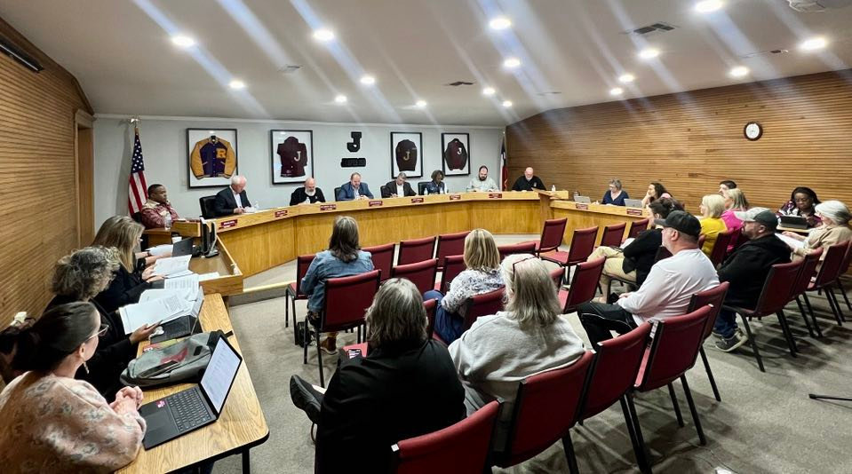 Jasper ISD held a meeting tonight to discuss 4 or 5 day school week