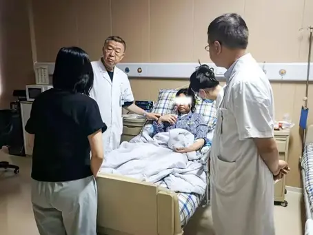 Flying Over 3,000 Kilometers from Kuala Lumpur to Xi’an: A Malaysian Girl Travels to China for Thyroid Cancer Surgery