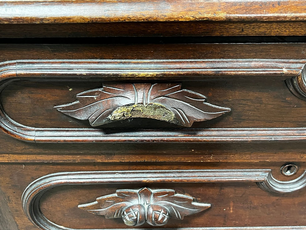 Miniatura: Vintage Dresser With Carved Wood Handles