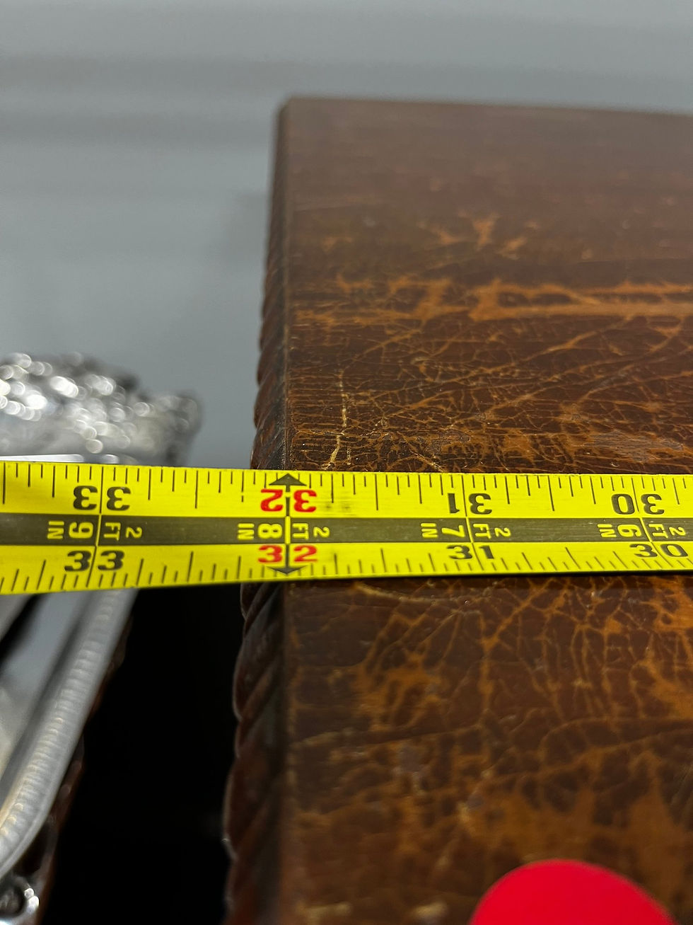 Miniatura: Tall Veneer Dresser