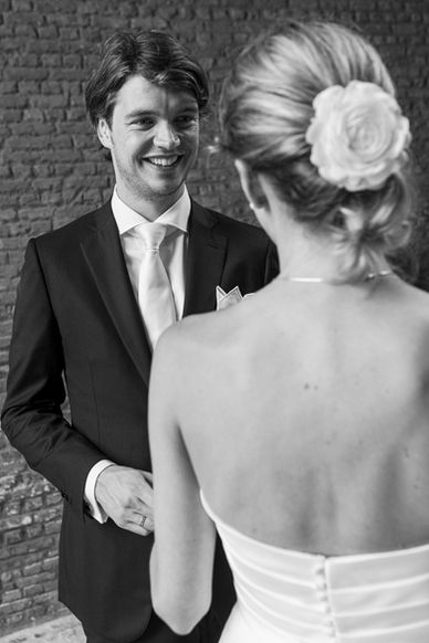 A wedding photographer captures a spontaneous and loving moment of a couple getting married near Antwerp.