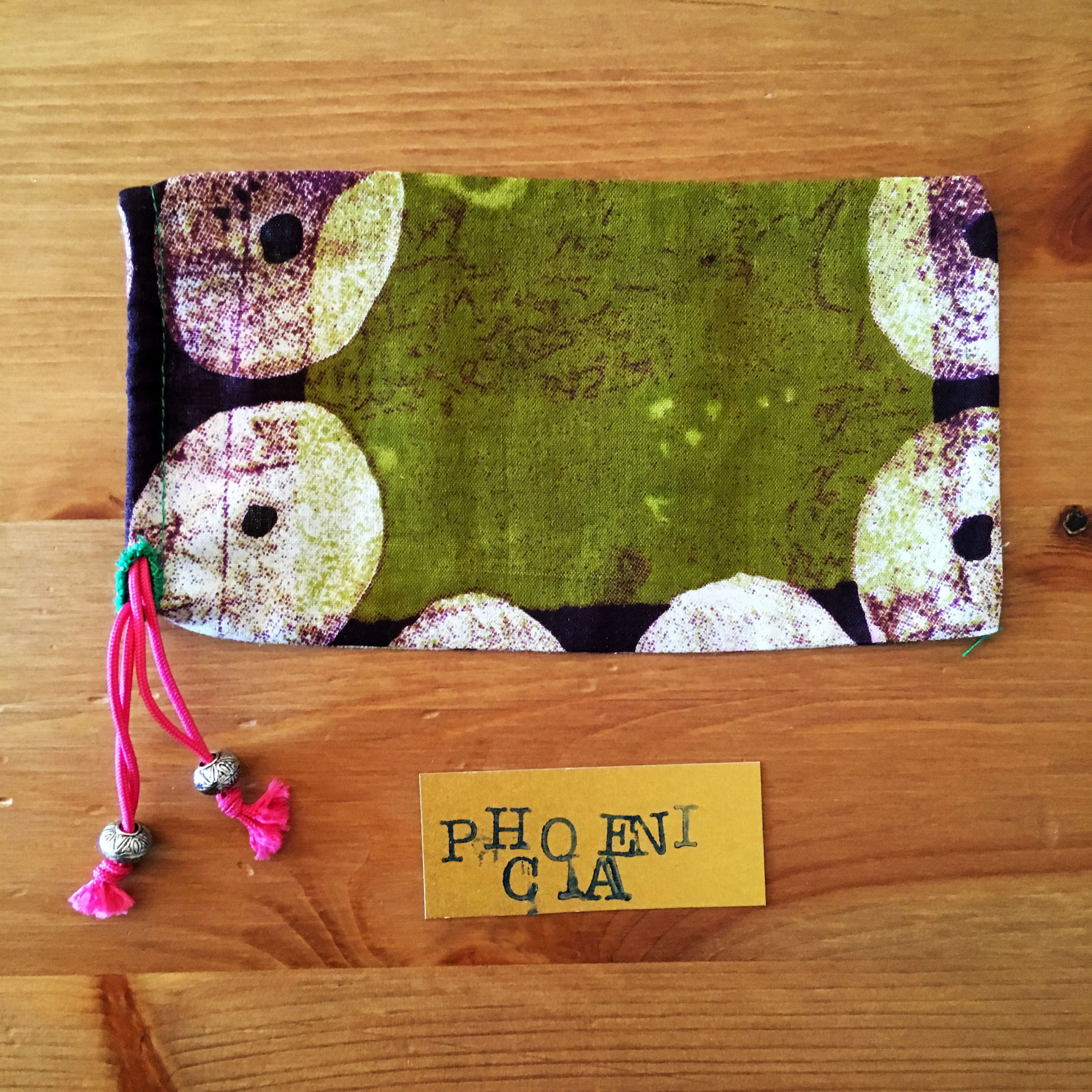 Phoenicia_sunglasses case