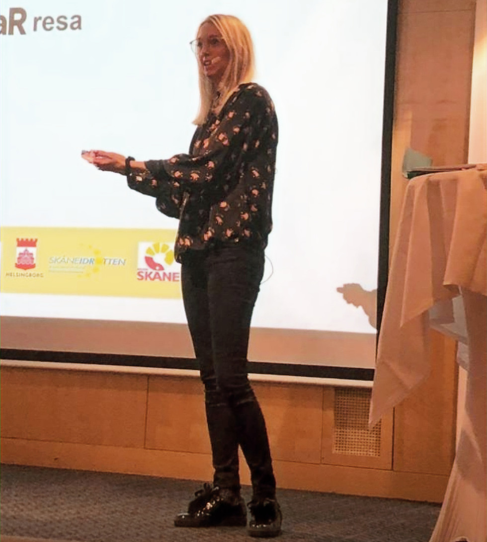 foto föreläsning_edited.jpg