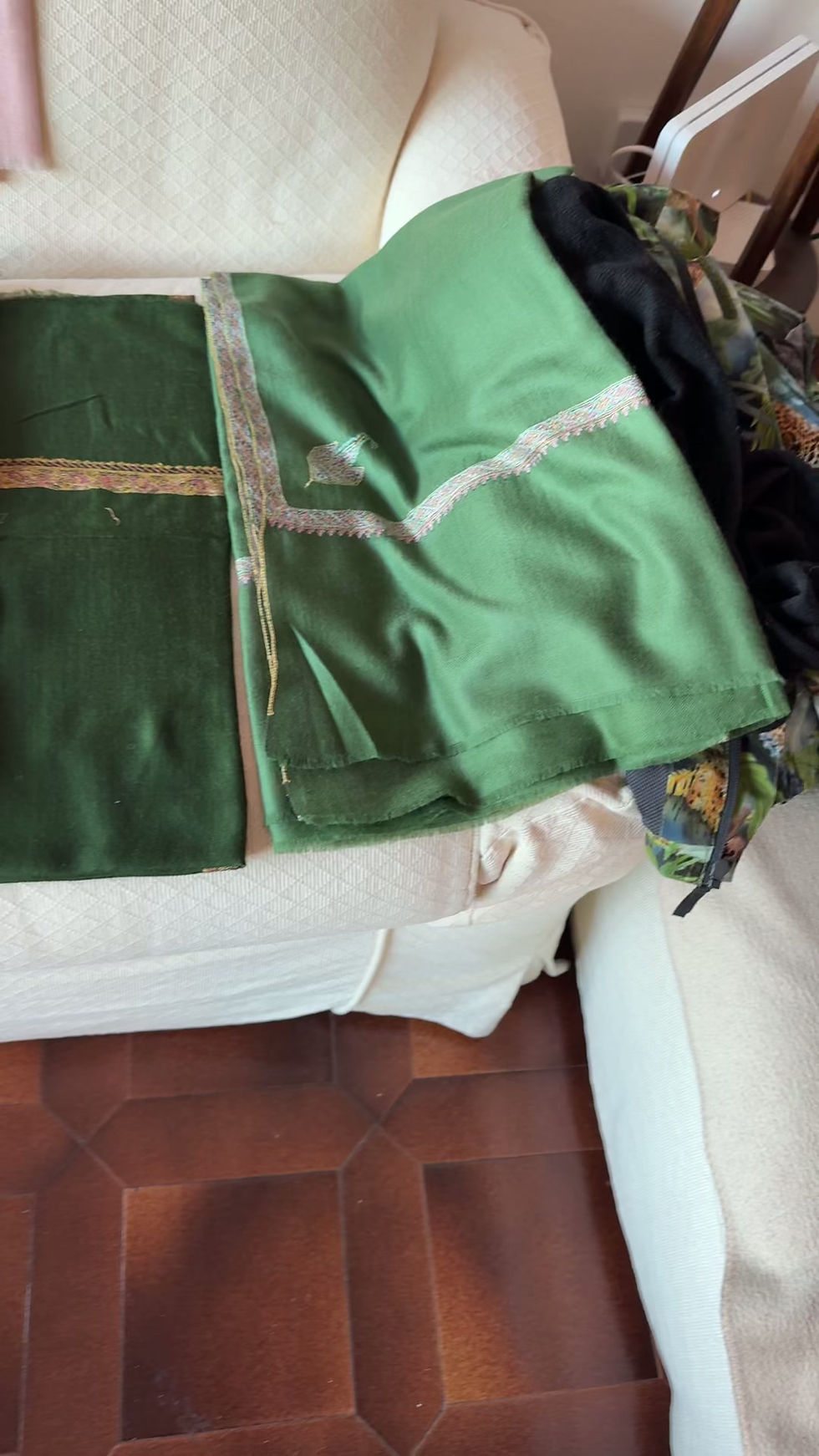 Miniatura: Pashmina grande con bordo
