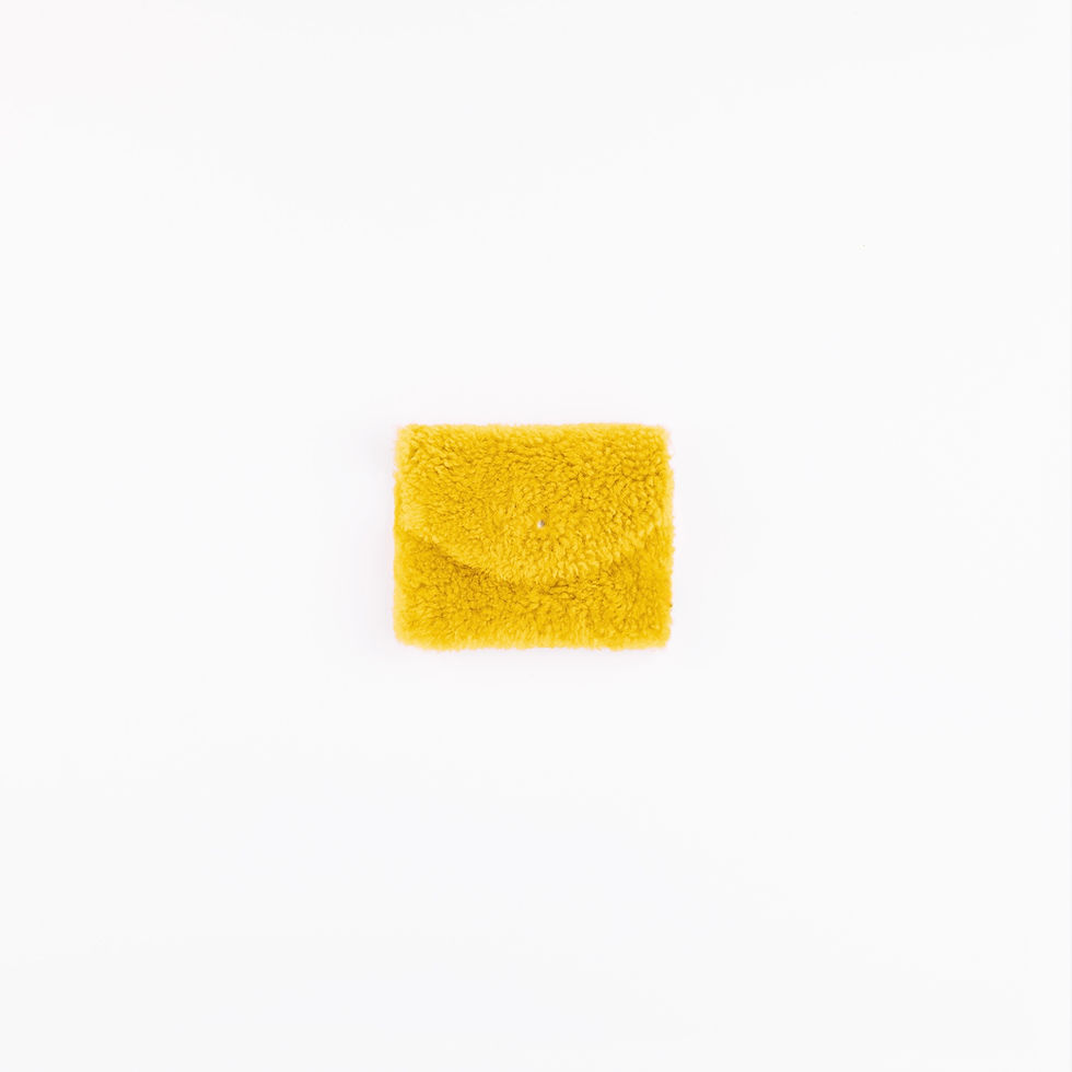Miniature : porte monnaie en peau lainée jaune