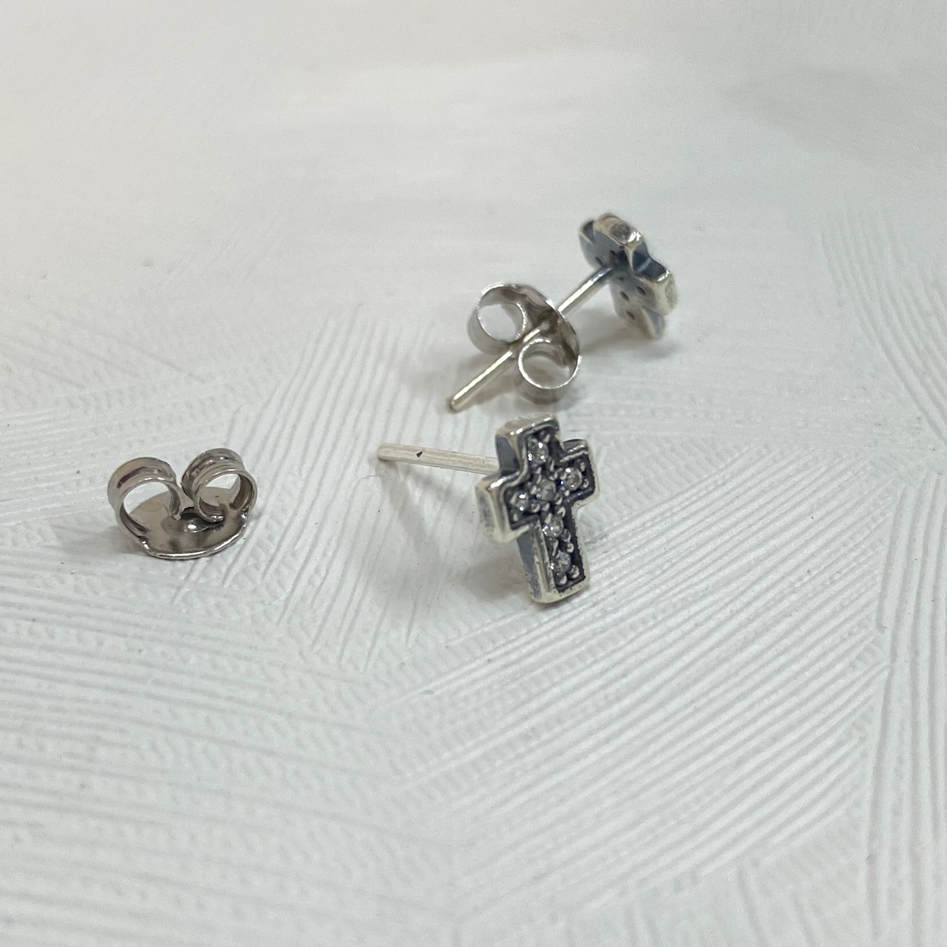 Brinco Cruz cravejada