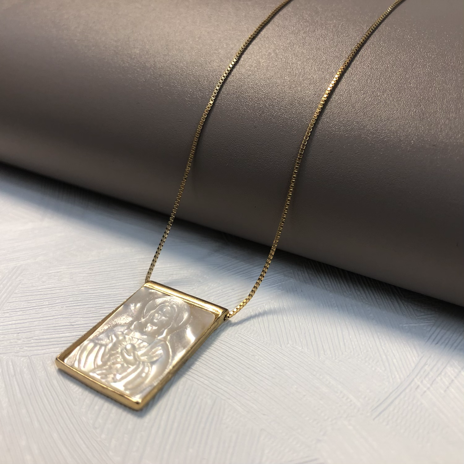 Gargantilha Camafeu Madrepérola