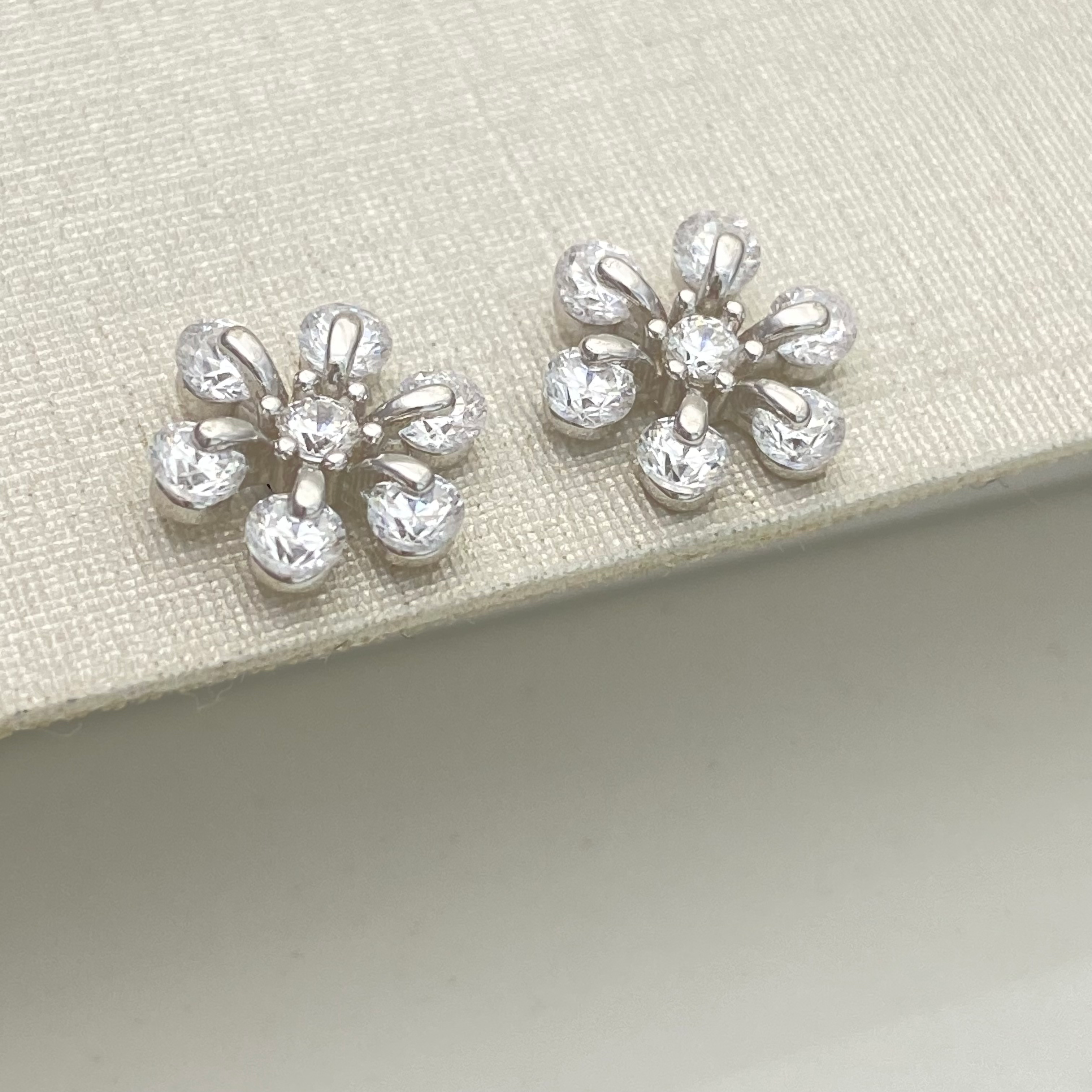 Brinco Flor cravejada