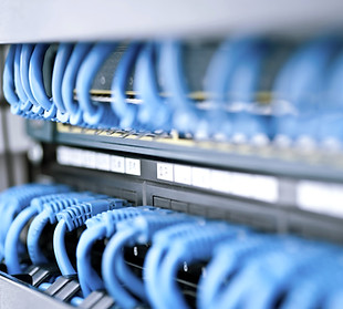 Netzwerk-Hub und Kabel