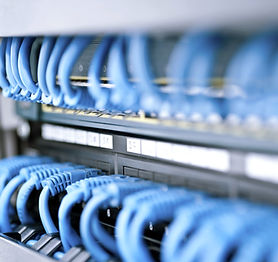 Netzwerk-Hub und Kabel