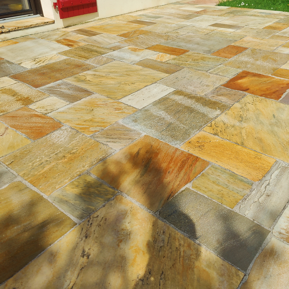 Réalisation Aspect Pierre - Nettoyage d'une terrasse en Quartzite jaune (zoom)