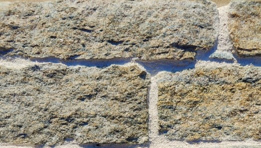 Photo de la pierre naturelle Gneiss gris mordoré